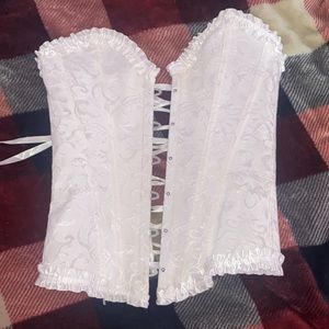 Cute, white corset!!!
